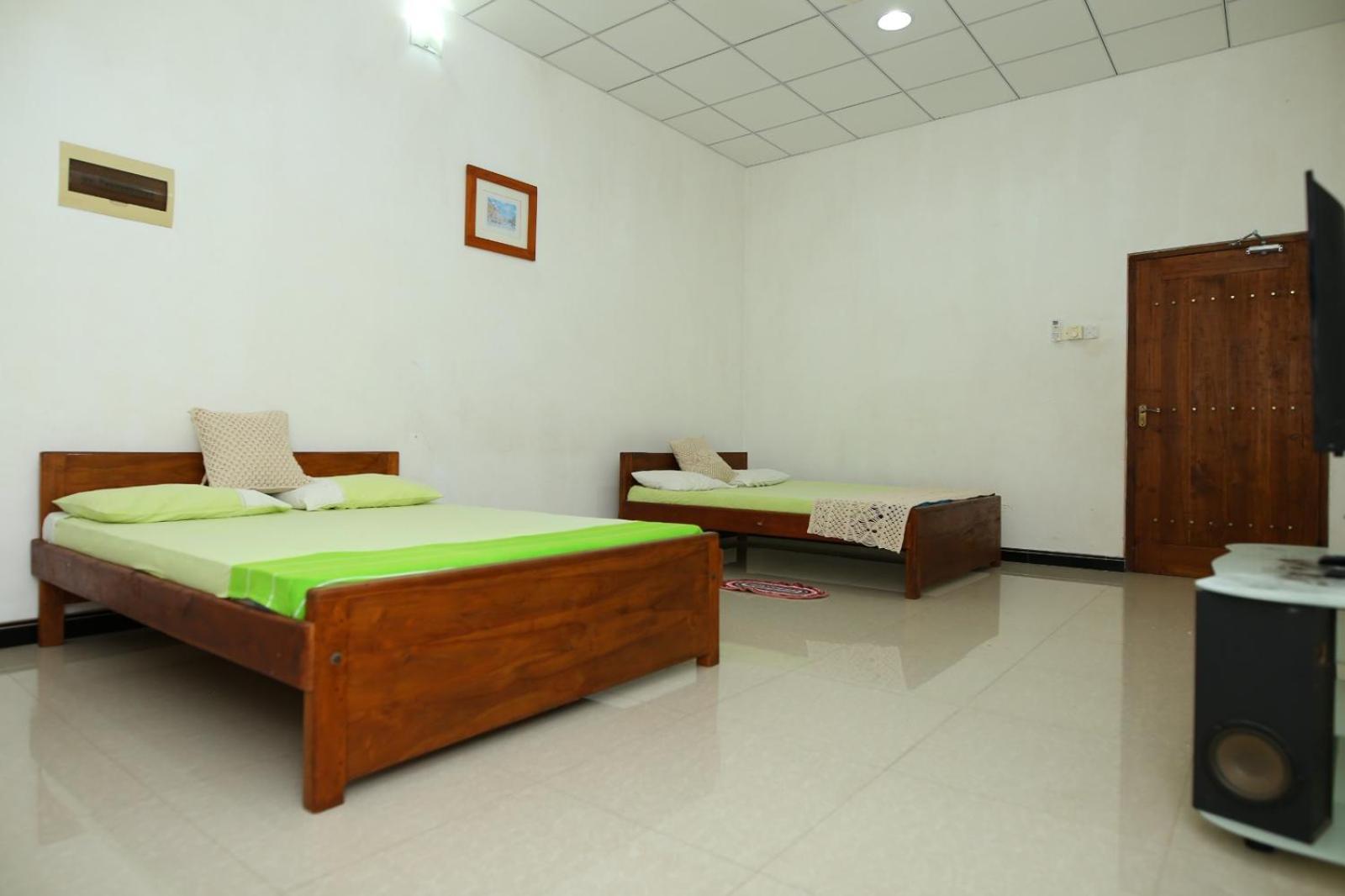 Sujee'S Guest House With Two Bed Rooms Анурадхапура Екстериор снимка
