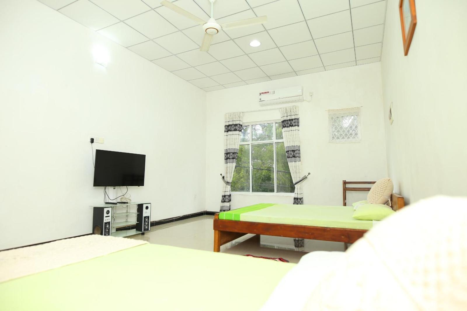 Sujee'S Guest House With Two Bed Rooms Анурадхапура Екстериор снимка